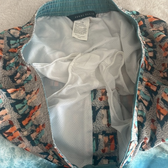 Perry Ellis men’s swim trunks. Aqua Beach SZ: Large - Picture 4 of 7